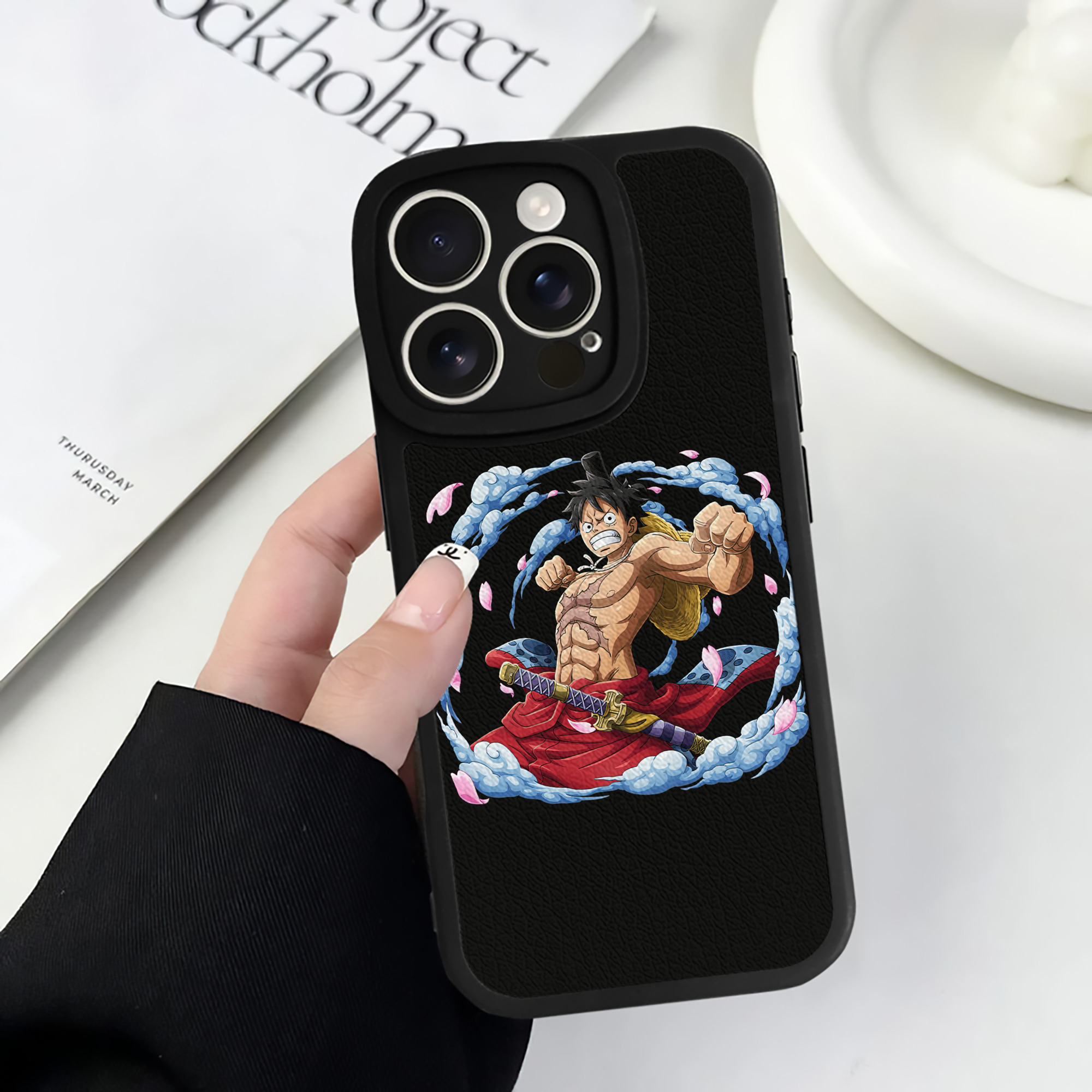 （画像用） ワンピース モンキー・D・ルフィ ONE PIECE Monkey D. Luffy 【iPhone 16シリーズ対応】シリコンスマホケース（レザー調） 材質：シリコン